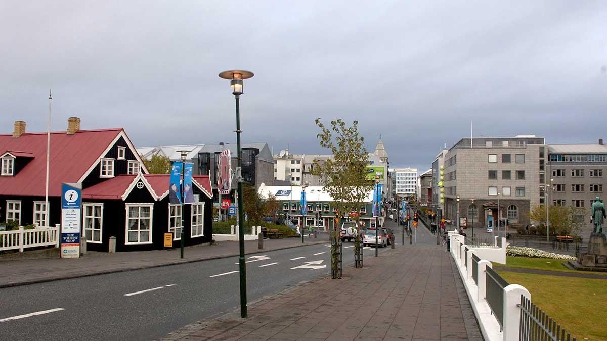 Drygt 600 datorer som användes för att få fram bitcoin och andra kryptovalutor blev stulna på Island i december och i januari. Två av de misstänkta häktades under gårdagen. (Foto: TT)