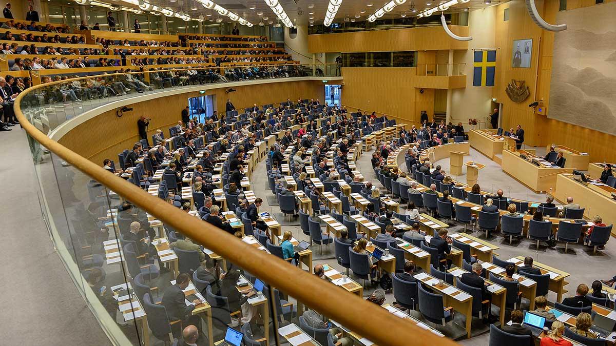 En liten grundläggande lektion i parlamentarism bjuds vi bland annat på i dagens ledarkollen. (Foto: TT)