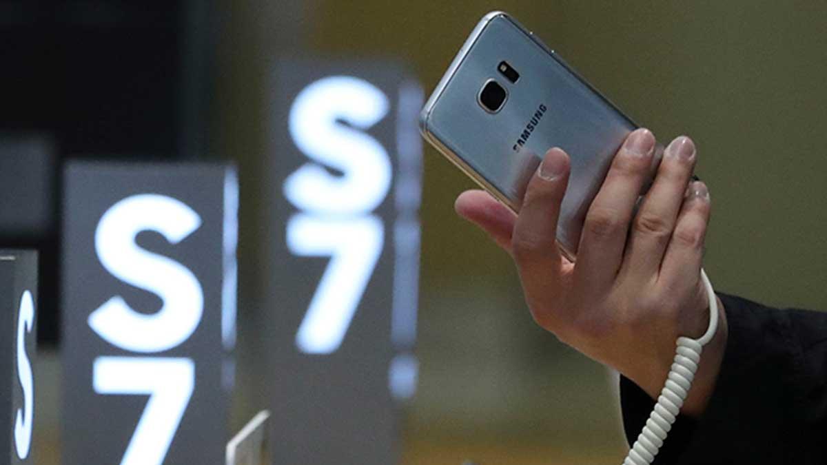 Samsungs smartphone Galaxy S7 är sårbar för säkerhetshålet Meltdown. Potentiellt är miljontals mobiler i fara för hackerattacker
