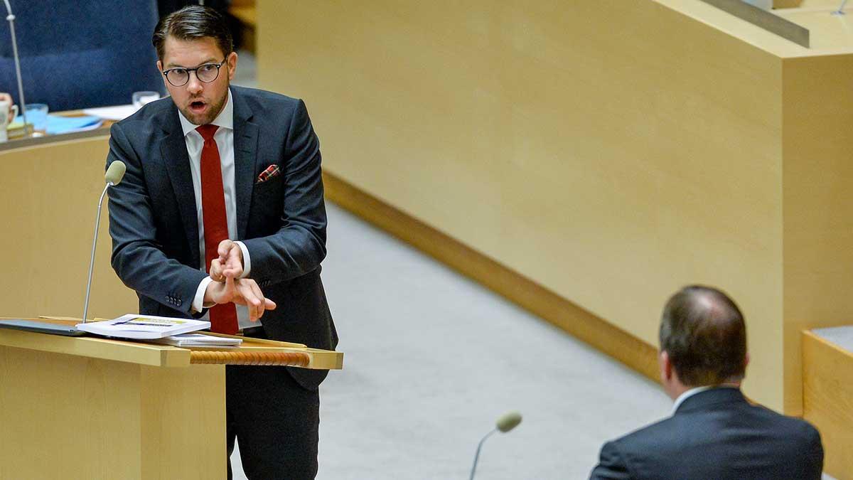 Kommer Jimmie Åkessons parti att hjälpa Moderaterna att fälla Stefan Löfvens regering? Det hoppas i alla fall ledande moderater i Västsverige. (Foto: TT)