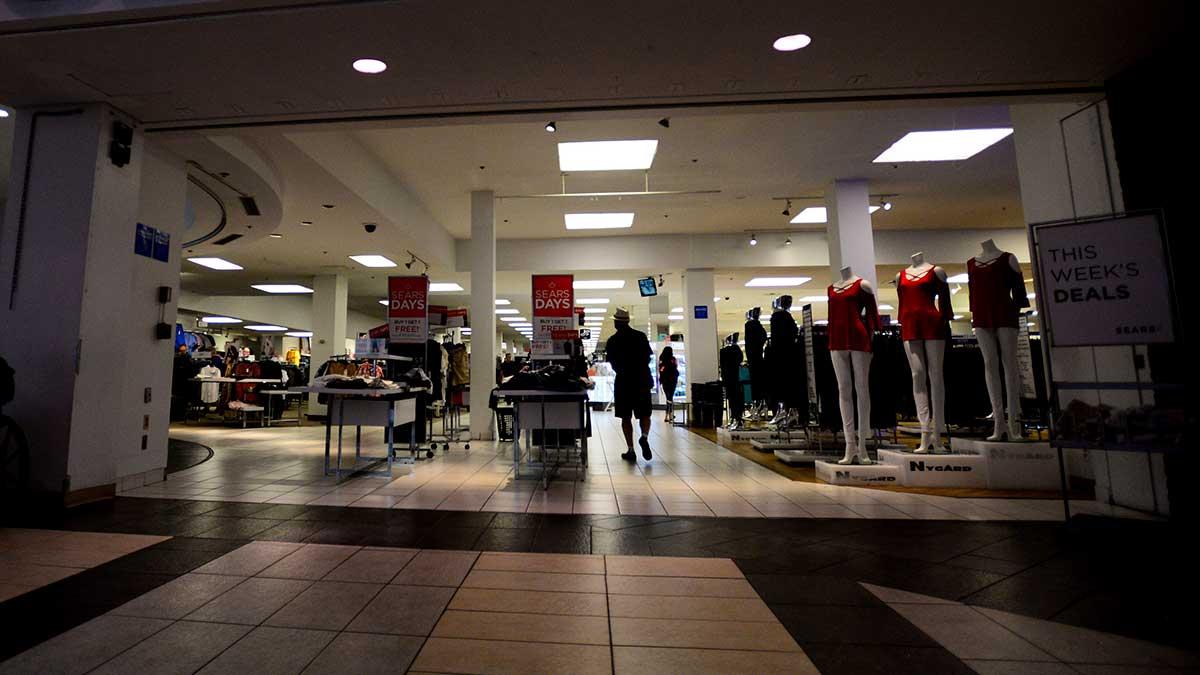 Butiksjätten Sears lägger ned i Kanada. 130 butiker stängs och 12.000 anställda tvingas gå. (Foto: TT)