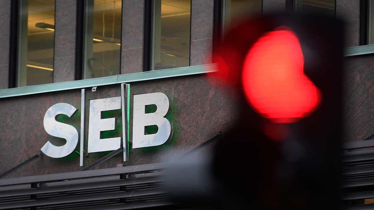 Storbanken SEB spår att bostadspriserna sjunker 5-10 procent. (Foto: TT)