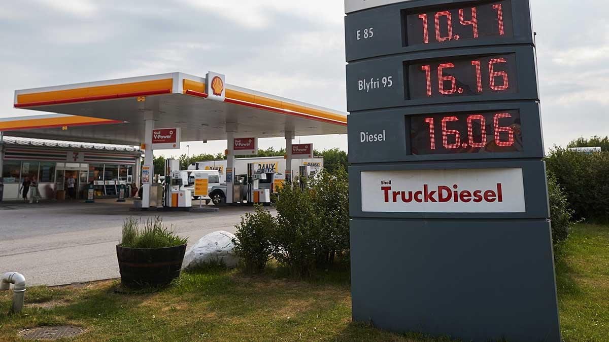 Energijätten Royal Dutch Shell kommer att koppla chefslöner till bolagets mål för koldioxidutsläpp. (Foto: TT)