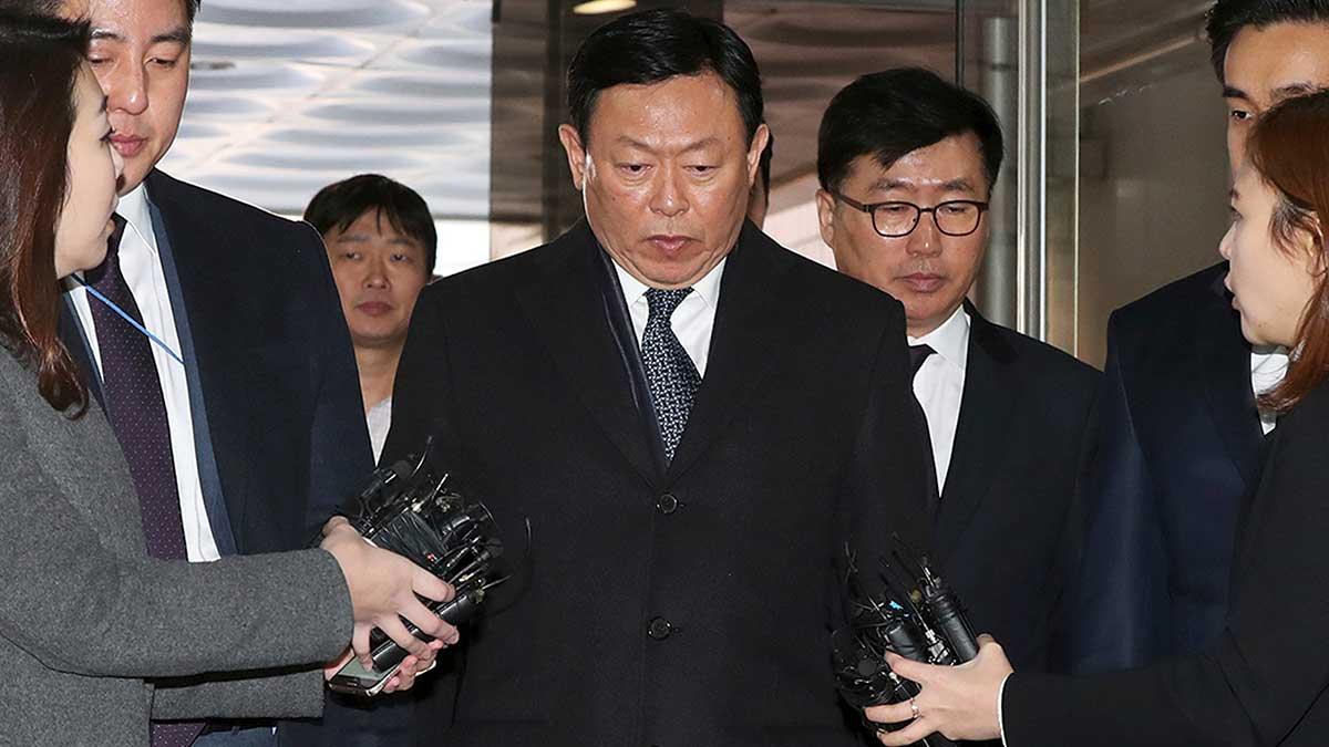 Shin Dong-bin har avgått som vd för det japanska holdingbolag som kontrollerar den sydkoreanska konglomeratjätten Lotte Group