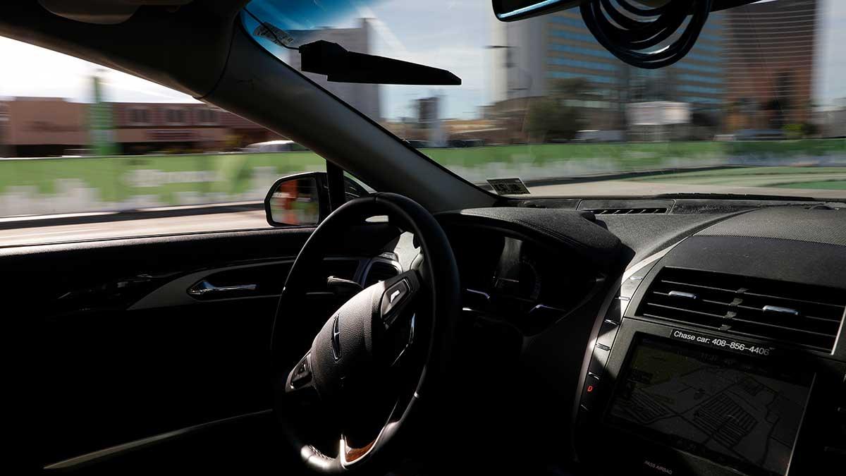 Taxiapptjänsten Lyft kommer tillsammans med teknikföretaget Aptiv att erbjuda självkörande bilar under techmässan CES i Las Vegas nu i januari. (Foto: TT)