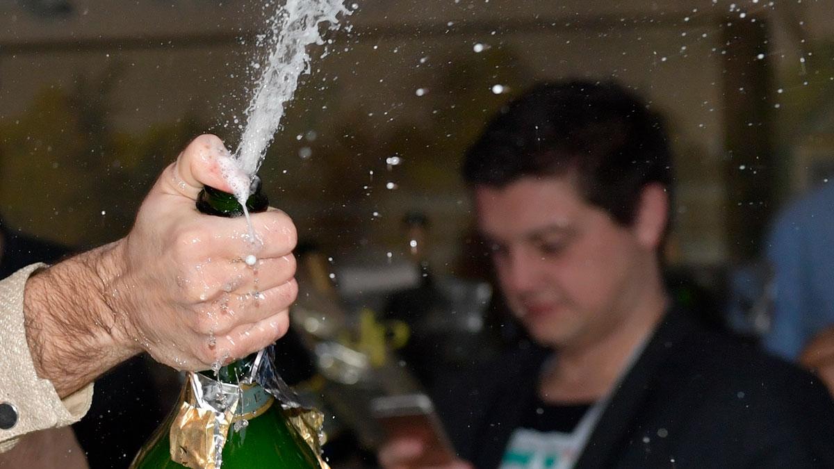 Gick aktierna över förväntan - dags att korka upp champagnen? (Foto: TT)