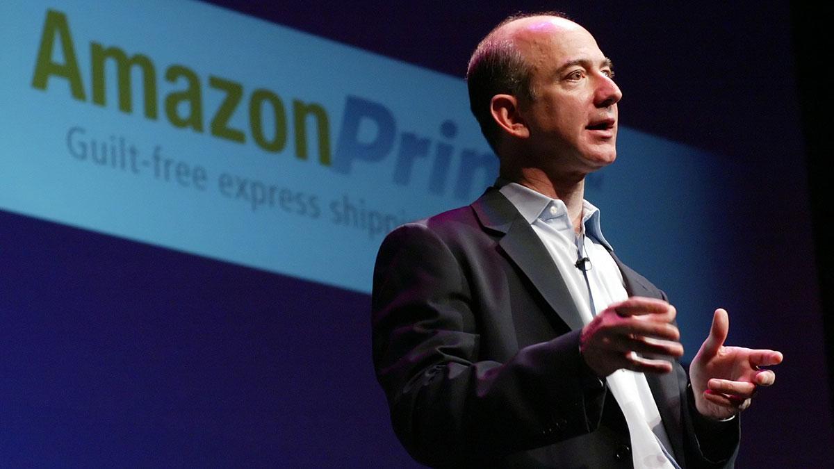 E-handelsjätten Amazons vd och grundare Jeff Bezos har i veckan sålt aktier i bolaget för 3,1 miljarder dollar. (Foto: TT)