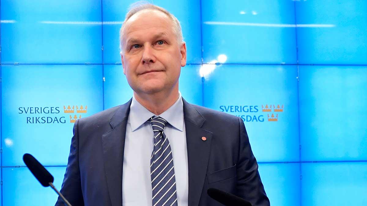 Jonas Sjöstedt meddelar nu att Vänsterpartiet släpper fram Stefan Löfven som statsminister. (Foto: TT)
