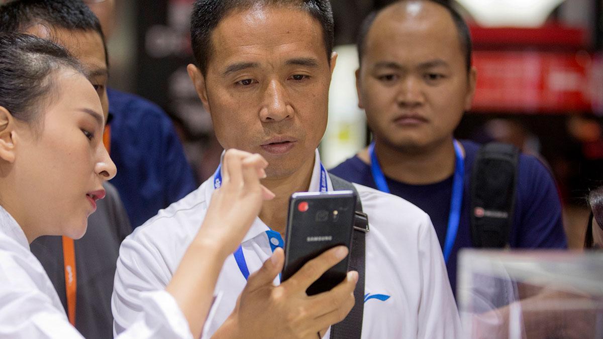 Samsung hoppas vinna tillbaka marknadsandelar i Kina genom att lansera en ny smartphone i landet. (Foto: TT)