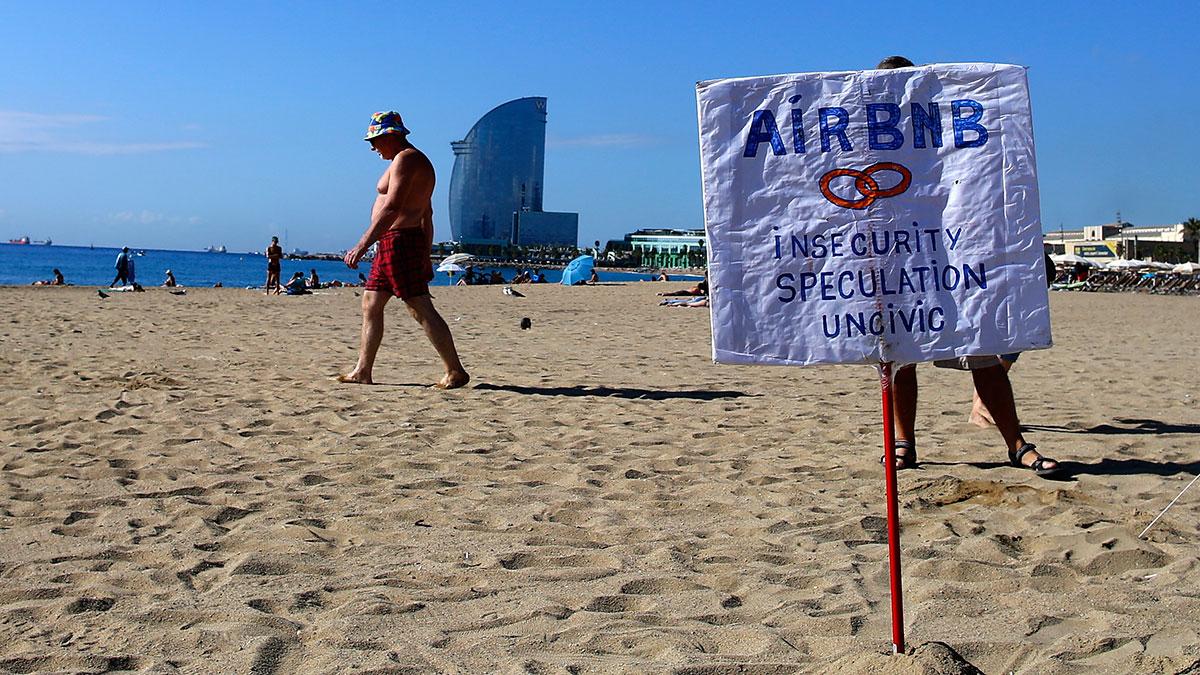 De spanska solparadisen straffar turister med skatter i ett försök att bromsa massinvasionen. (Foto: TT)