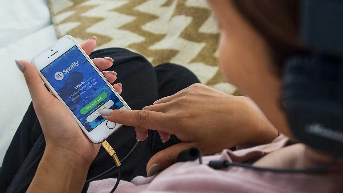 Under torsdagskvällen kom Spotify med beskedet att tjänsten nu har 70 miljoner betalande användare. (Foto: TT)