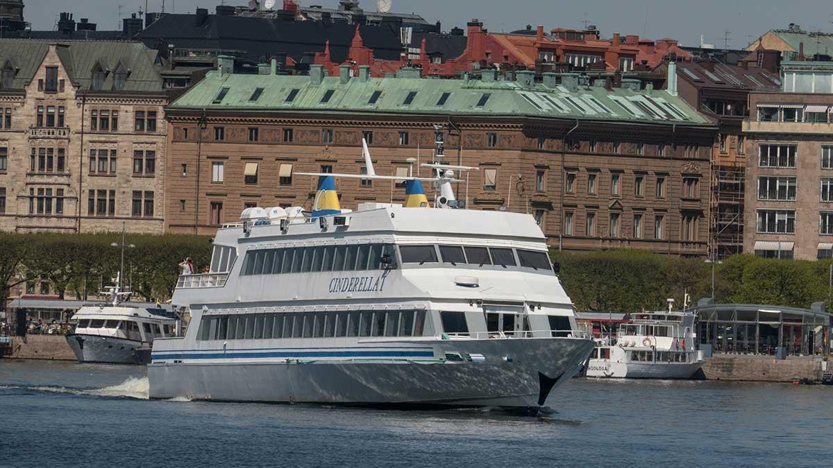 Regeringens besked om flyttskatten har fått villaägare i bland annat Djursholm och Lidingö att vilja styra kosan mot stan. På bilden skymtar Strandvägen i bakgrunden. (TT)
