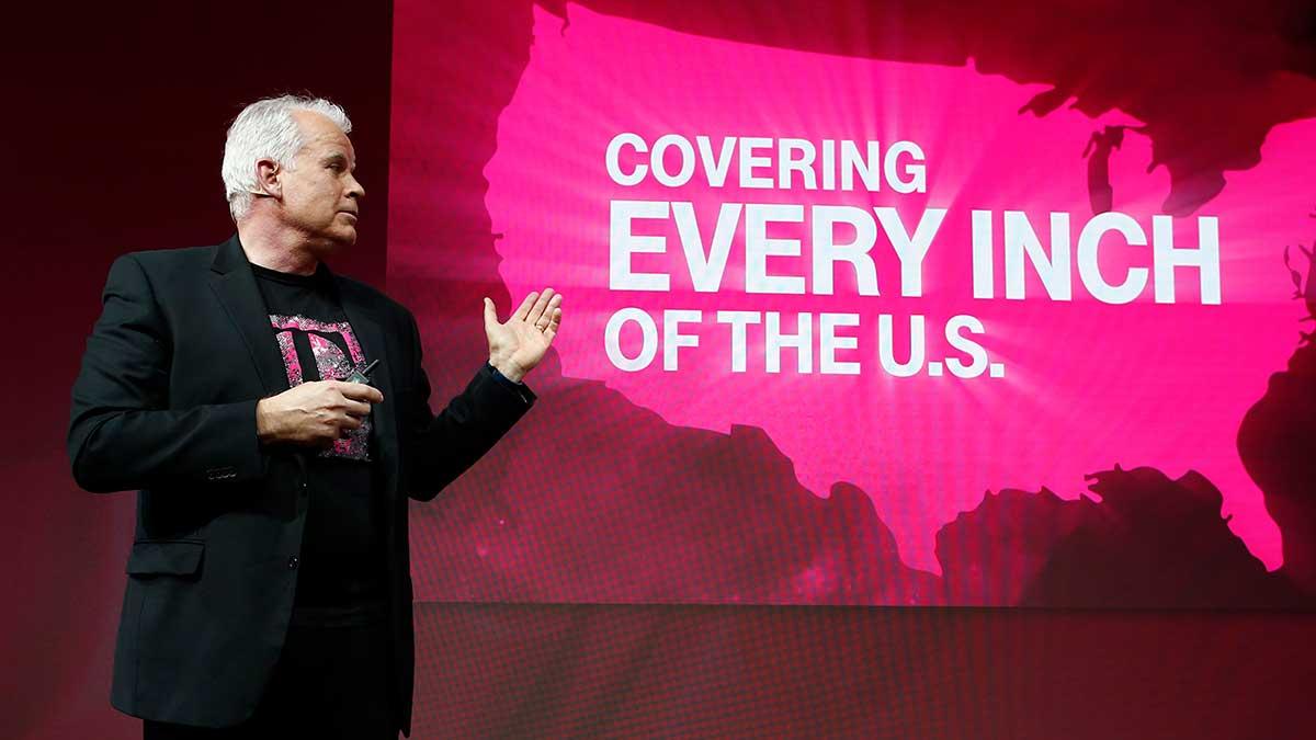 På bild: T-Mobiles teknikchef Neville Ray presenterar operatörens planer för utbyggandet av 5G-nätet i USA. (Foto: TT)