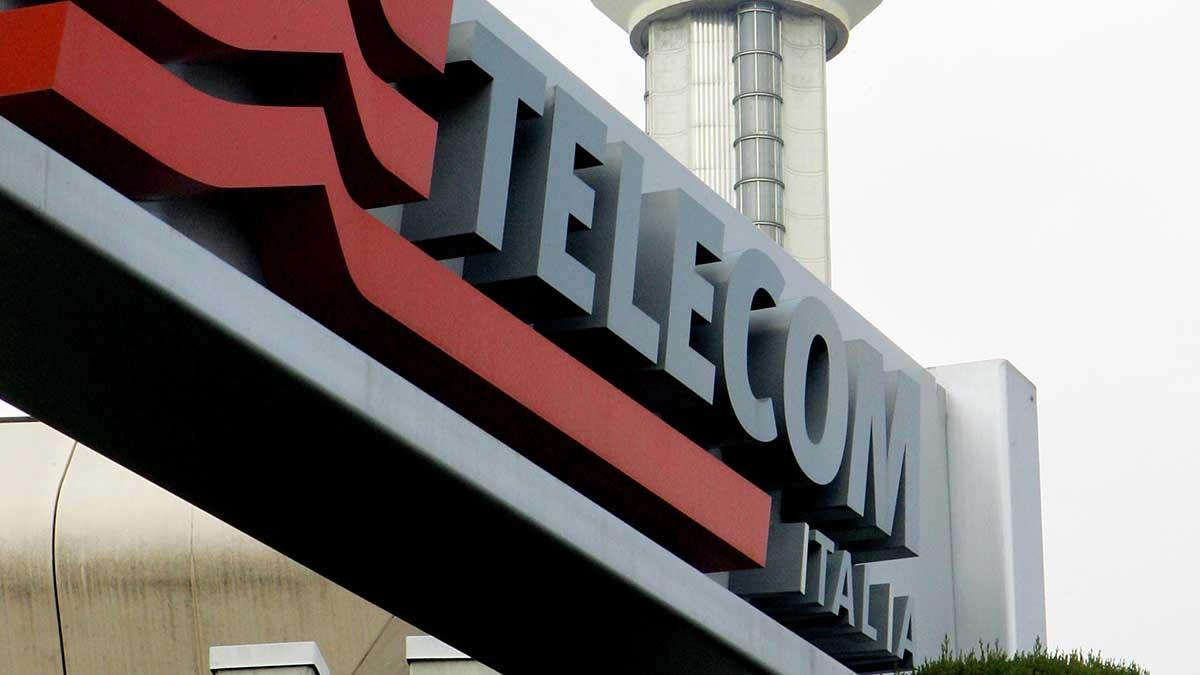 Italienska operatörsjätten Telecom Italia uppges överväga att dra ned sin personalstyrka med 7.000 personer fördelat över tre år. (Foto: TT)