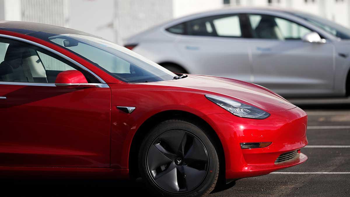 Tesla har till slut fått en rekommendation för Model 3 av Consumer Reports. (Foto: TT)