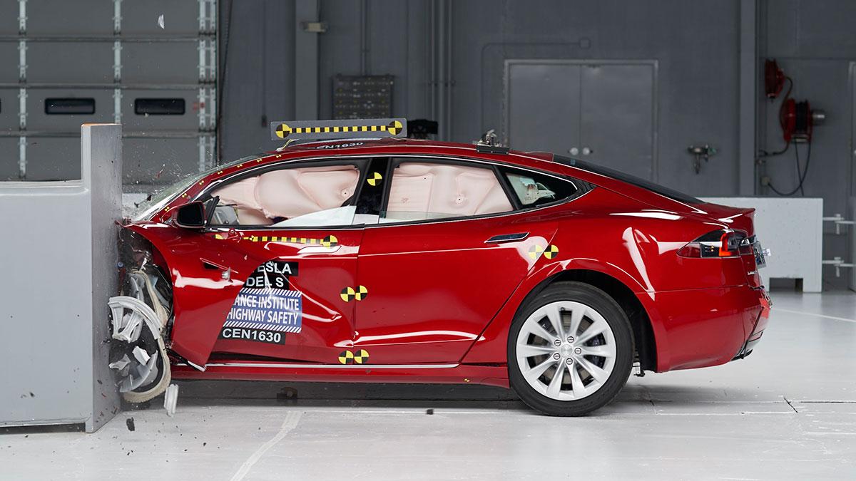 Teslas Model S klarade inte alla testkategorierna - bara fyra av fem. (Foto: TT)