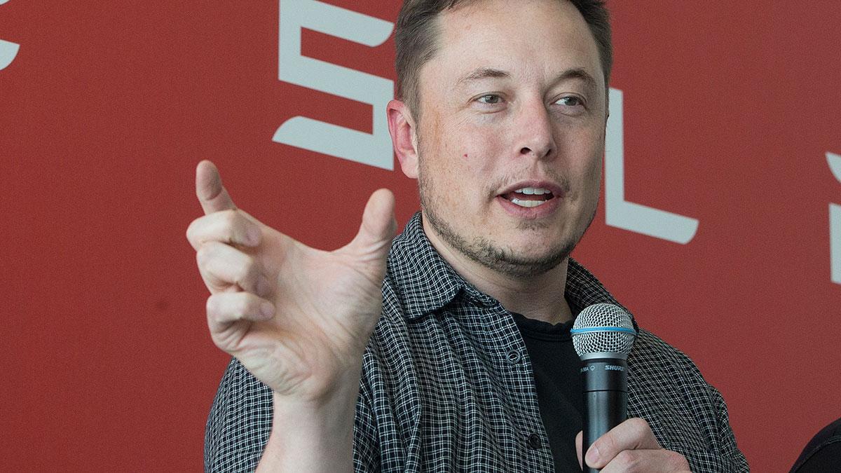 Elon Musk (bilden) rekryterar talang från Microsoft. (Foto: TT)