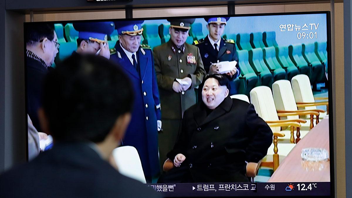 Nordkoreas ledare Kim Jong-Un närvarade vid testskjutningen av ett nytt taktiskt vapen
