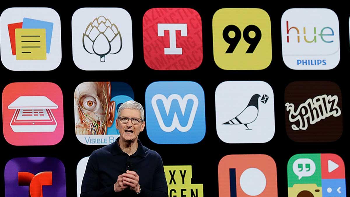 Apple plockar bort 25.000 illegala appar i Kina. På bilden syns Applechefen Tim Cook. (Foto: TT)