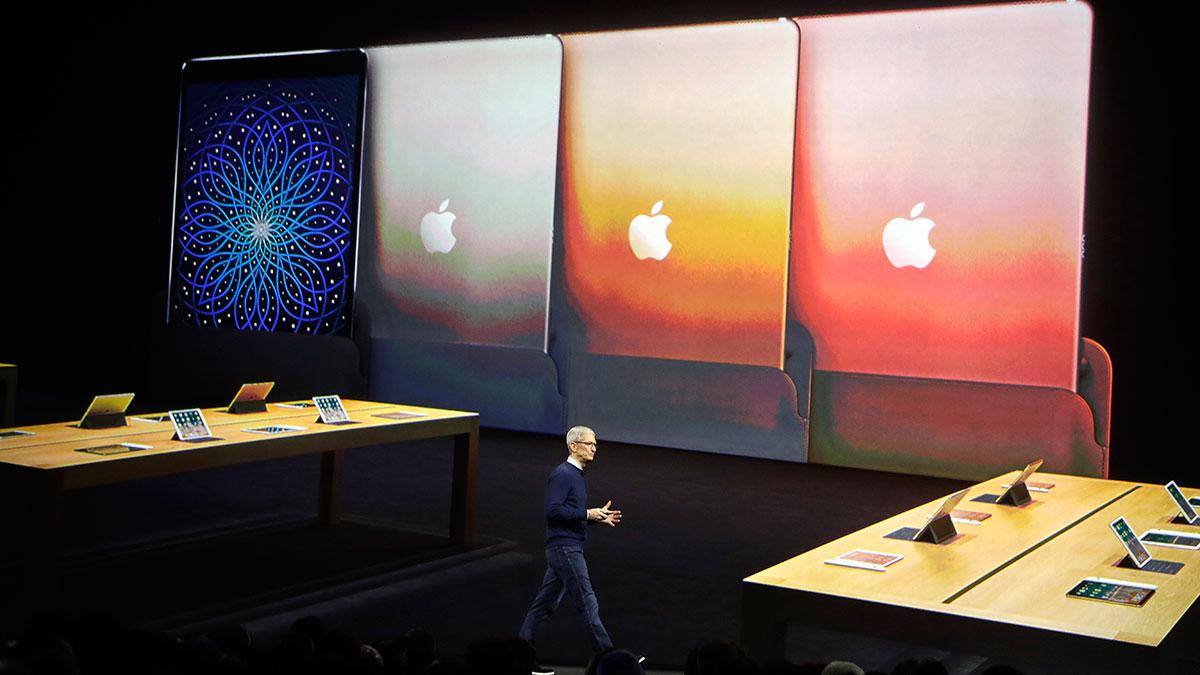 Applebossen Tim Cook kan komma att "dopa" nya Iphone 8 med trådlös laddning