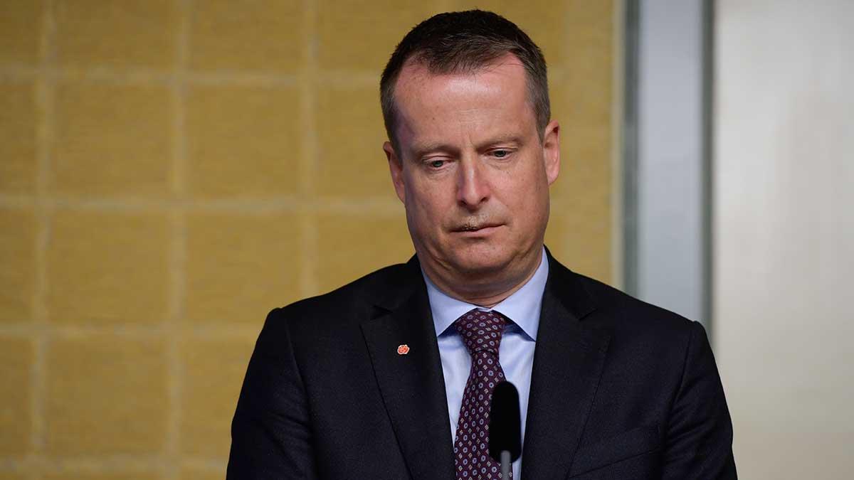 Inrikesminister Anders Ygeman (S) pressas nu om hur den misstänkte terroristen kunde gömma sig och slippa utvisning. (Foto: TT)