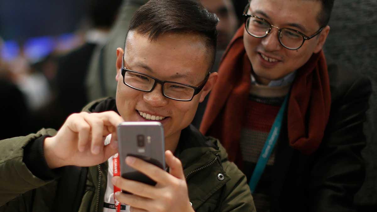 Kinesiska Huawei räknar med en intäktsökning på 21 procent i år. (Foto: TT)