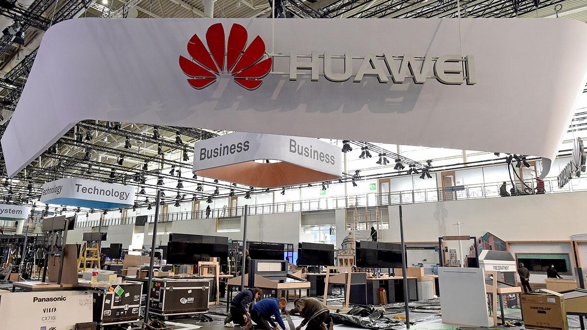 Huawei anser att svartlistningen i USA "gått för långt". (Foto: TT)