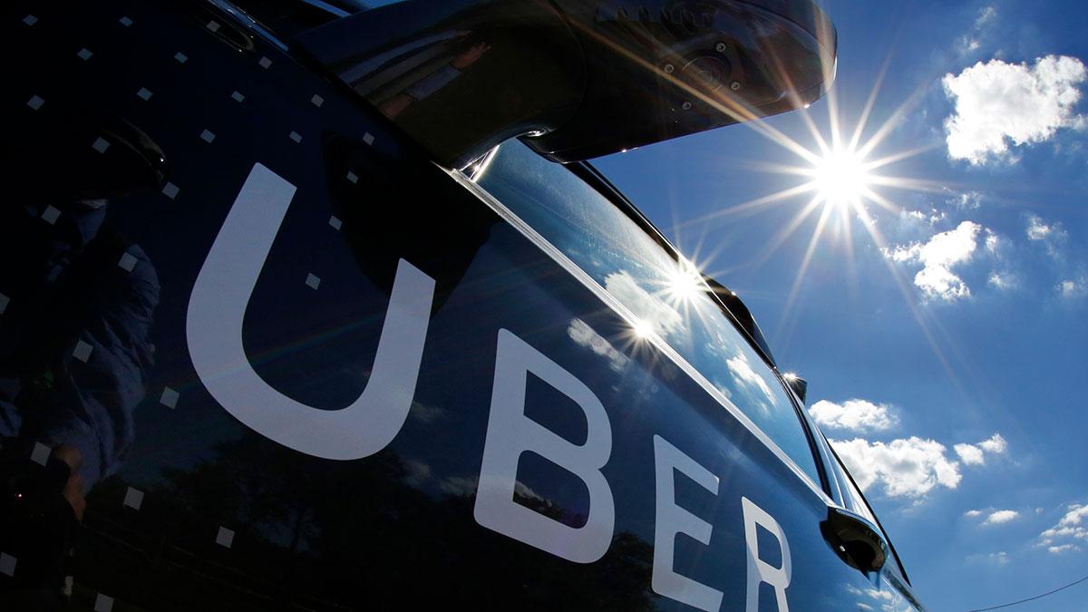 Taxiappjätten Uber bekräftar att cirka 3 000 jobb försvinner samtidigt som det förväntas ta 175-220 miljoner dollar i relaterade kostnader. (Foto: TT)