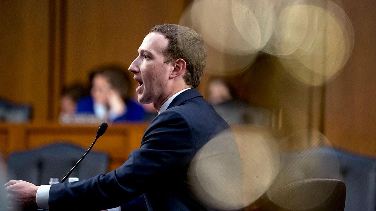 Tillslaget mot Facebook kommer från att Mark Zuckerberg tidigare har vägrat ställa upp i parlamentsförhör i Storbritannien. (Foto: TT)