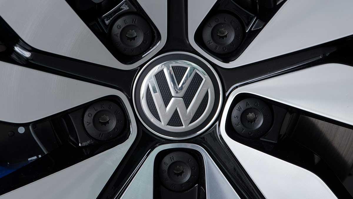 Tyska fordonsjätten Volkswagen ber om ursäkt för de dieseltester på apor som genomförts av ett forskningsinstitut upprättat av storföretagen Daimler