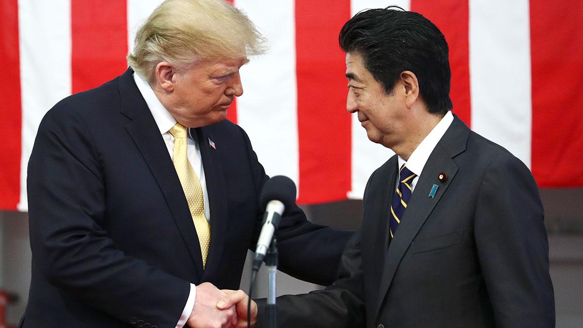 USA:s president Donald Trump och Japans premiärminister Shinzo Abe. (Foto: TT)