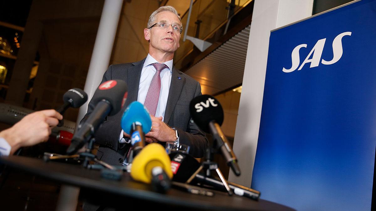 SAS vd Rickard Gustafson konstaterar att strejken kostat flygbolaget "stora tal", det vill säga höga belopp. Uppgifter gör gällande att det rör sig om uppåt en halv miljard kronor. (Foto: TT)