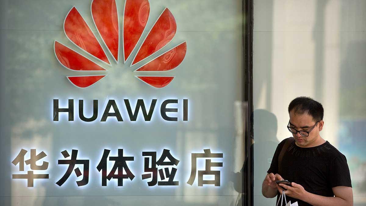 Mobilförsäljningen i Kina föll med rekordhöga 22 procent på årsbasis i det första kvartalet. Huawei var det enda bolaget som ökade sin försäljning. (Foto: TT)