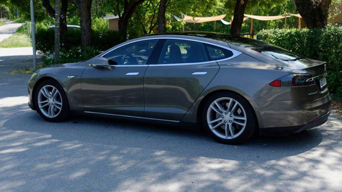 Tesla Model S är den lyxbil som säljer snabbast på begagnatmarknaden på Blocket. (Foto: Blocket)