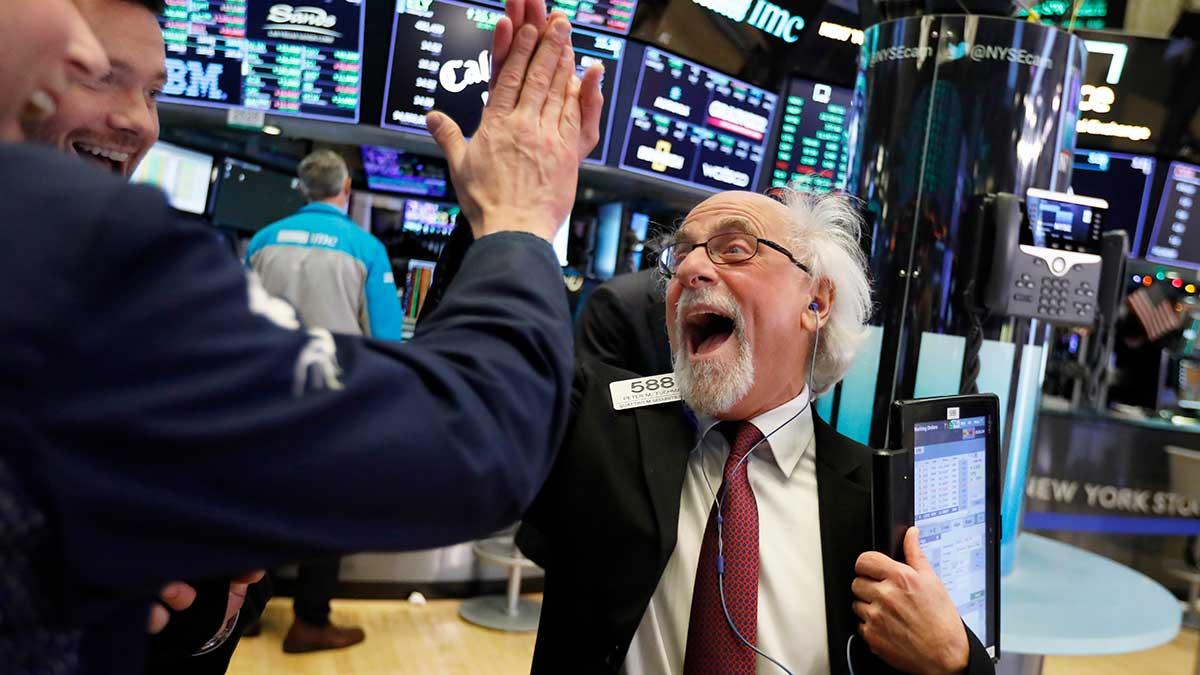 Det var ny börsfest på Wall Street i går. Nasdaqs kompositindex noterade nytt rekord. Bilden är tagen vid ett tidigare tillfälle. (Foto: TT)