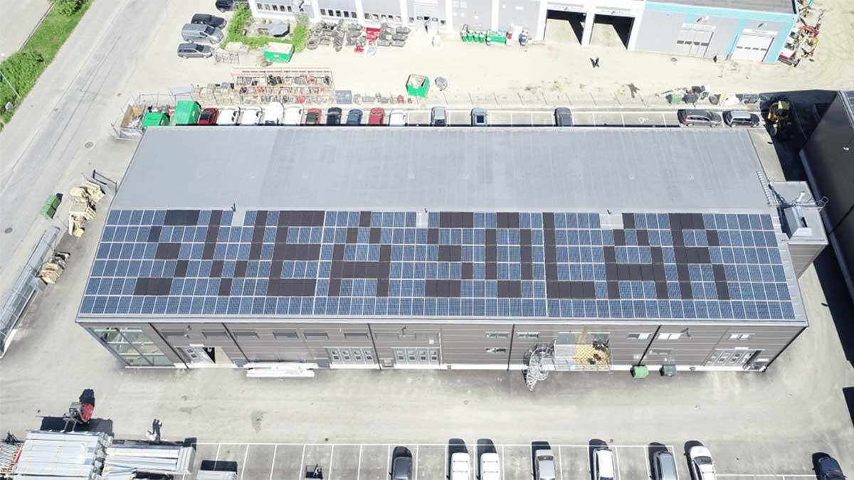 Stockholmsföretaget Svea Solar mottag utmärkelsen årets Supergasell på Gasellgalan. (Foto: Skärmdump från Svea Solar)
