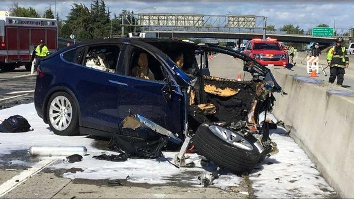 Elbilar, i synnerhet Tesla (bilden), är mer inblandade i olyckor än andra biltyper, visar en rundringning till Danmarks största försäkringsbolag. (Foto: TT)