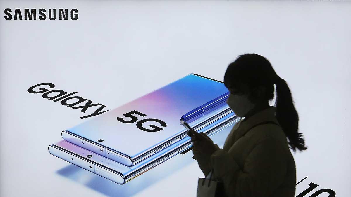 Samsungs rörelseresultat med än halverades i det fjärde kvartalet. (Foto: TT)