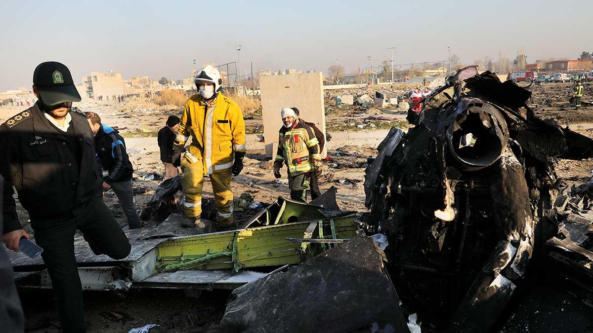 Flera svenskar omkom i flygkraschen i Iran, bekräftar svenska UD. Planet tillhörande ett flygbolag i Ukraina störtade strax efter att det lyft. Alla 176 ombord dog. (Foto: TT)