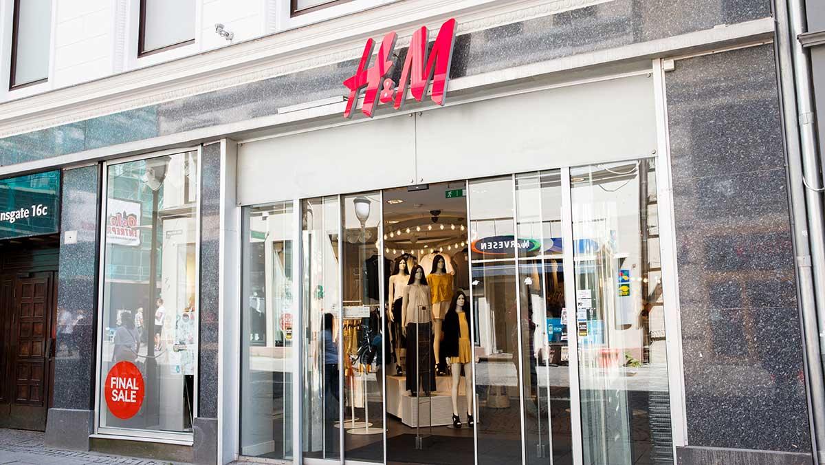 På måndag släpper H&M sina försäljningssiffror för andra kvartalet. Analytikerna tror att försäljningen snudd på halverats under coronakrisen. (Foto: TT)