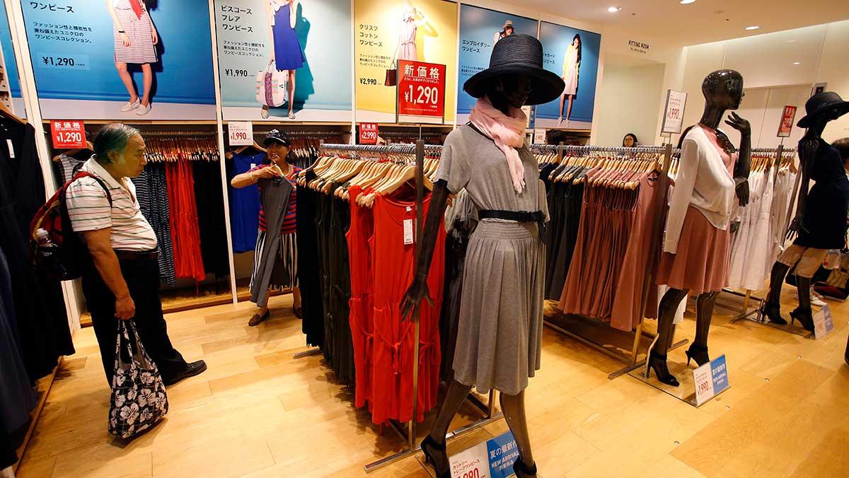 Klädkedjan Uniqlo har temporärt stängt hälften av butikerna i Kina på grund av coronaviruset. (Foto: TT)
