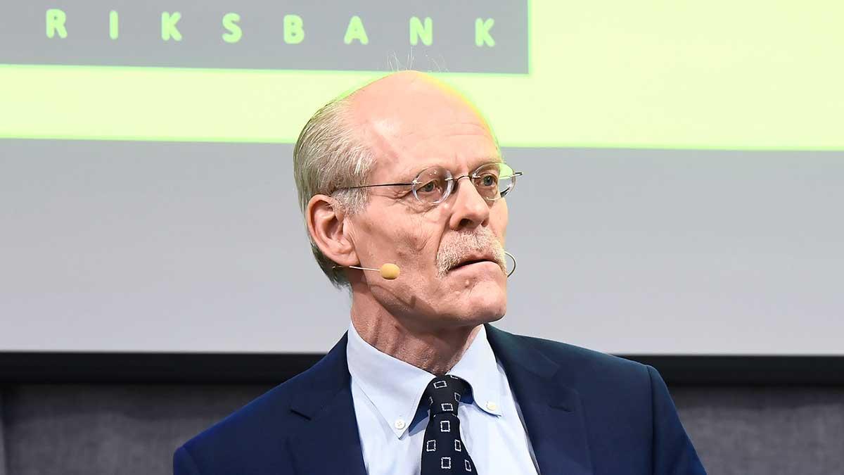 Riksbanken med riksbankschefen Stefan Ingves utökar tillgångsköpen och vidtar åtgärder för att underlätta kreditförsörjningen i spåren av vir