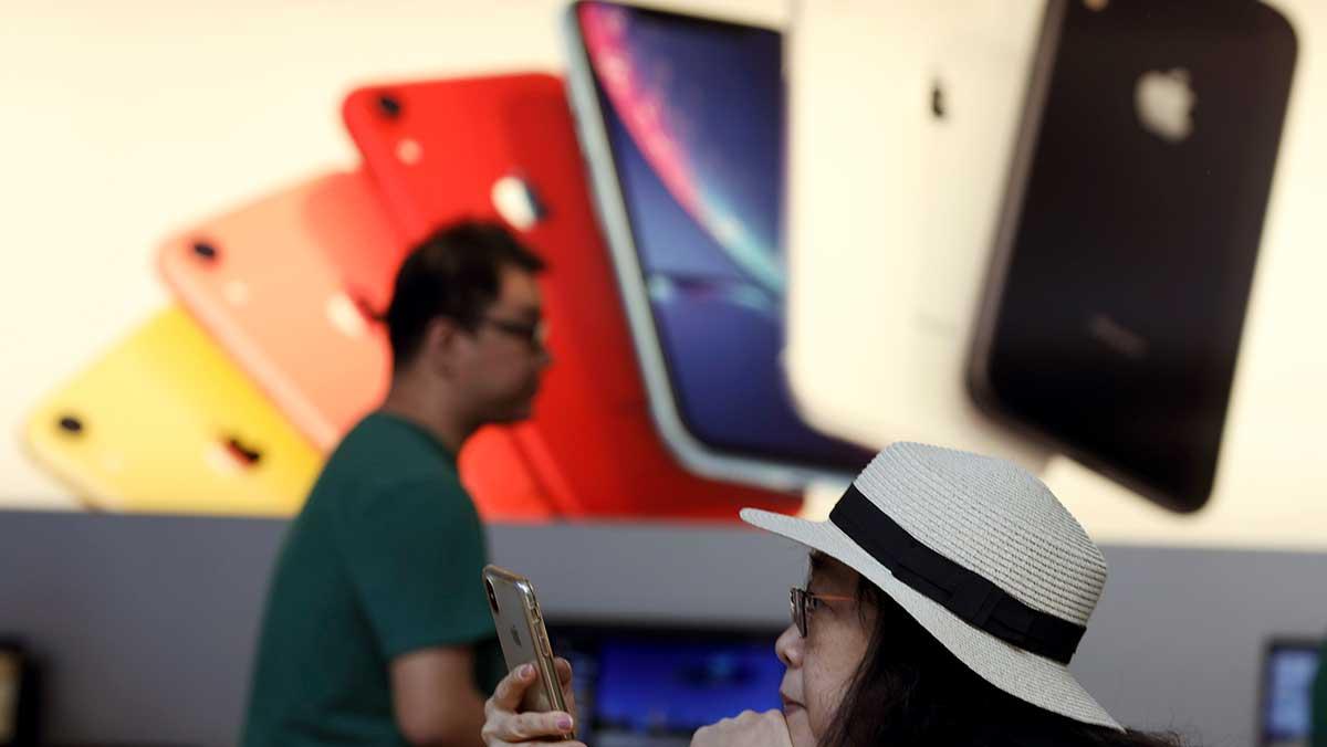 Den globala försäljningen av smartphones minskade även i fjärde kvartalet, men Apple och Xiaomi gick mot strömmen. (Foto: TT)