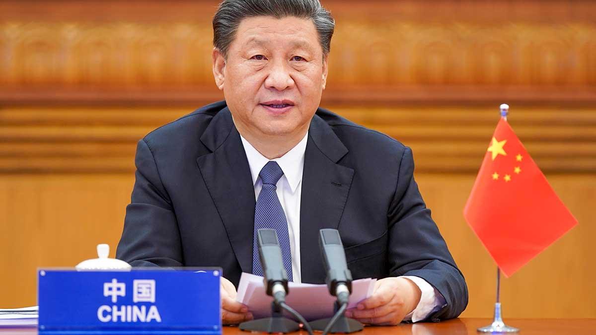 Kinas president Xi Jinping menar att världens länder behöver koordinera sina makroekonoiska åtgärder bättre internationellt för att begränsa effekten av coronaviruset och förhindra att världen hamnar i en recession. Det säger han i samband med ett uttalande från G20-länderna. (Foto: TT)