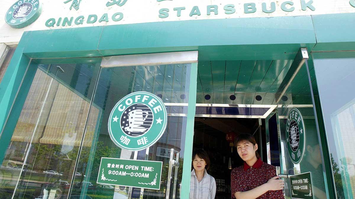 Kaféjätten Starbucks jämförbara försäljning i Kina rasade med 78 procent i februari, jämfört med motsvarande period i fjol. (Foto: TT)