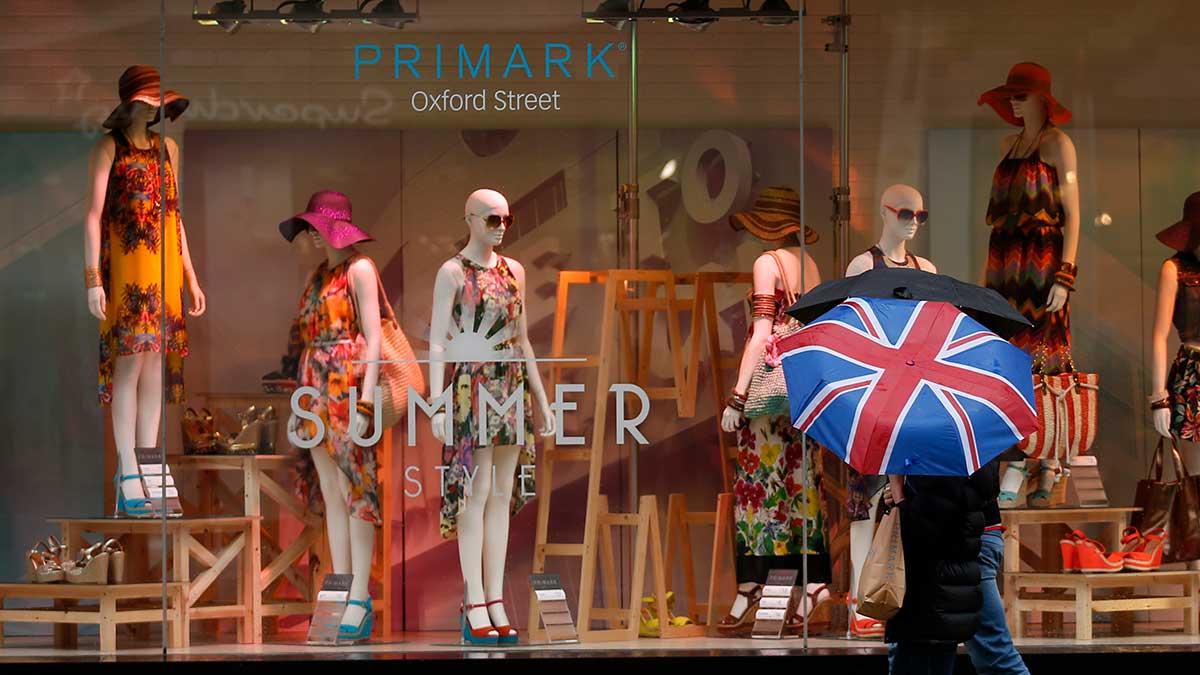 Lågpriskedjan Primark, som konkurrerar med H&M, vägrar att betala sina hyreskostnader för stängda butiker under coronavirusutbrottet. Bolaget har skrivit till hyresvärdarna att den kvartalsvisa hyresbetalningen för dess 110 butiker uteblir. (Foto: TT)