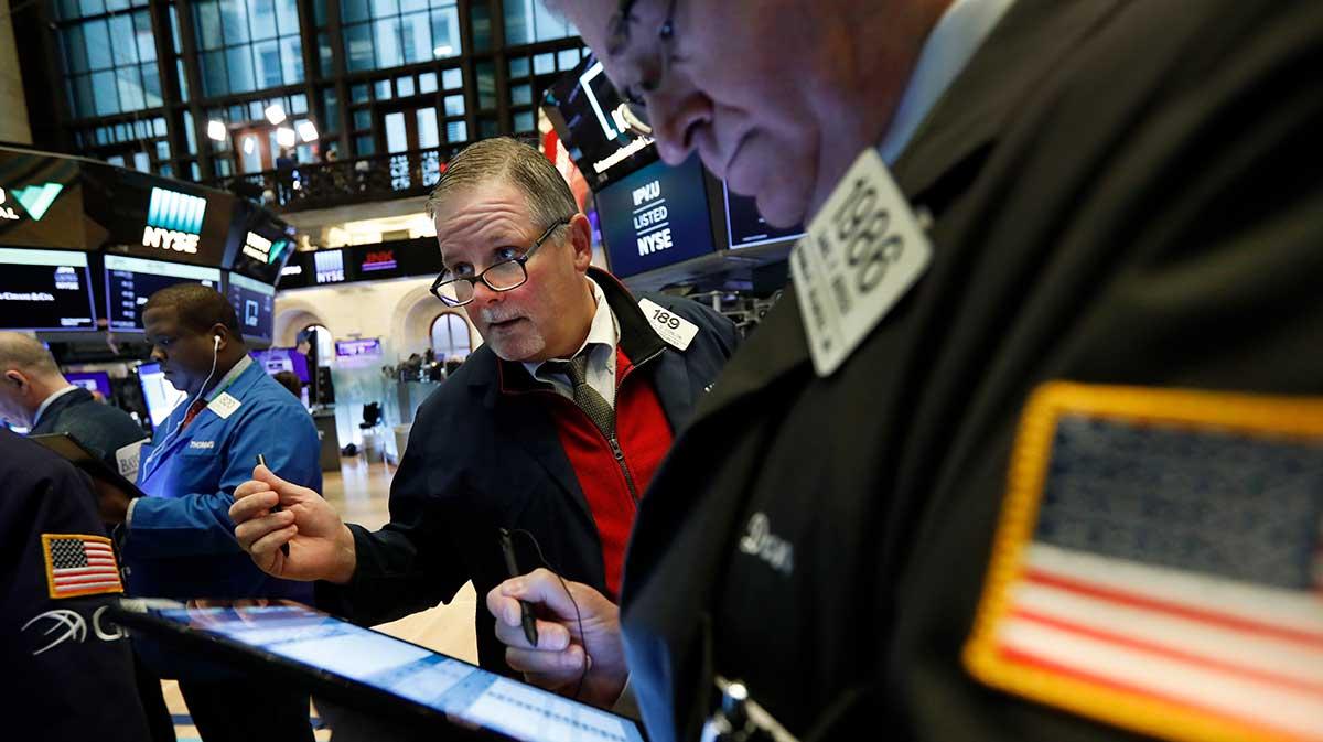 New York-börserna rörde sig åt olika håll på onsdagen med nedgång för den breda marknaden och uppgång för Nasdaq. Fokus riktades mot Federal Reserves räntebesked och presskonferens. (Foto: TT)