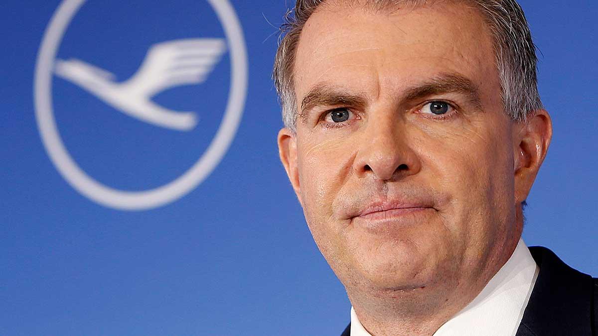 Enligt Lufthansas vd Carsten Spohr bränner flygbolaget en miljon euro i timmen på att ha stillastående plan i coronakrisen. (Foto: TT)