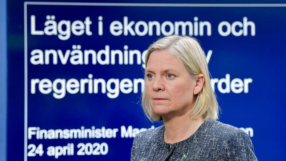 Finansminister Magdalena Andersson tvingas överge huvudscenariot i regeringen vårproposition och konstaterar att ekonomin dyker djupare än förväntat. (Foto: TT)