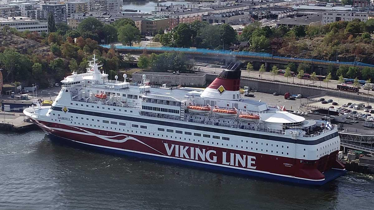 Viking Line räknar med ett kapsejsat resultat i år på grund av pandemin och redovisar nu minskad omsättning och en förlustökning i coronakrisens kölvatten. (Foto: TT)